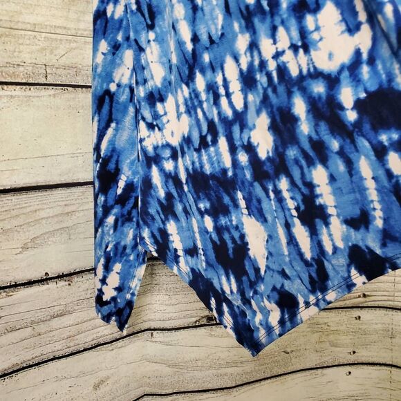 Cato Woman Plus 26/28W Blue Tie Dye Sharkbite Hem Top Beaded Neckline - Picture 3 of 8